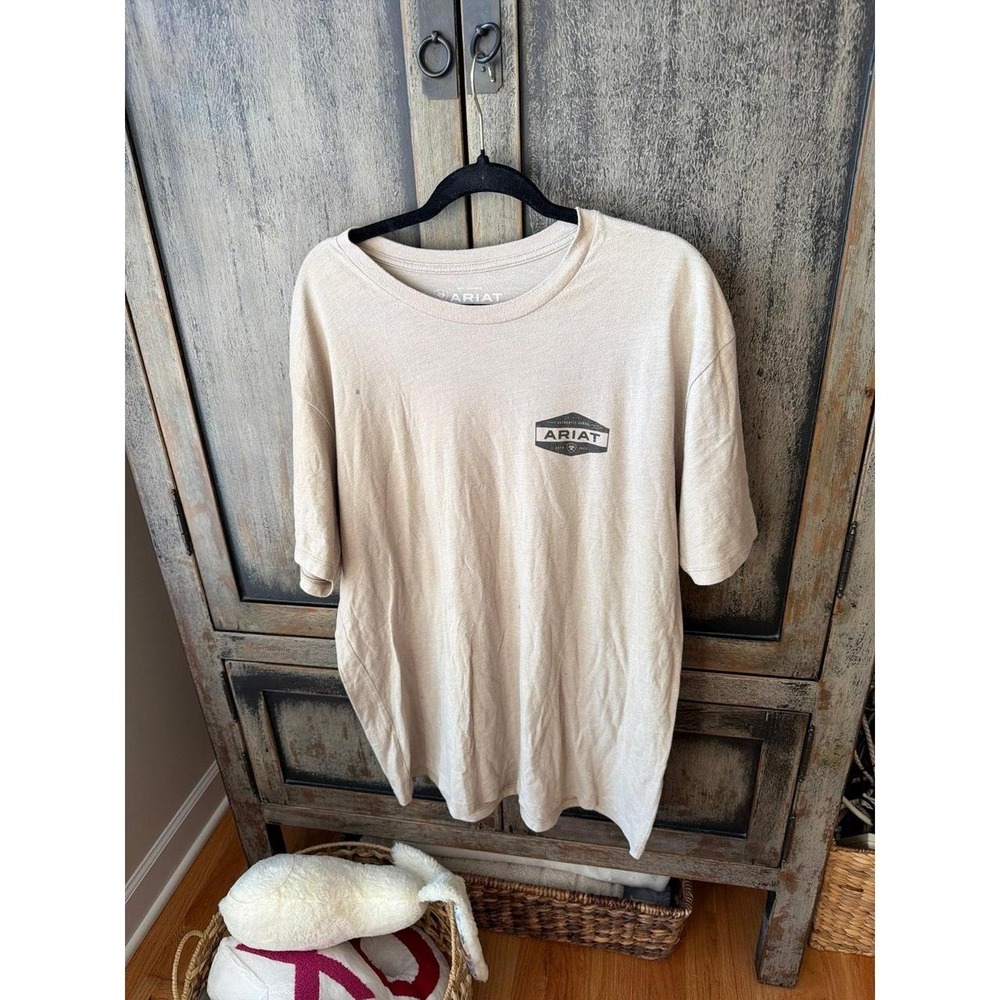 Ariat graphic t-shirt in a neutral distressed men's XL